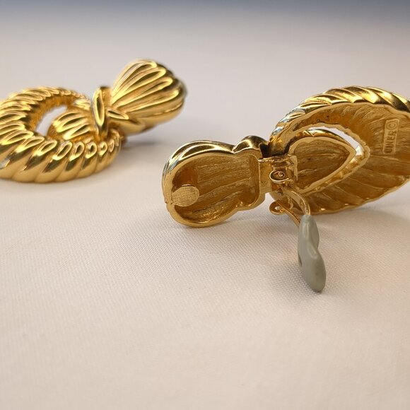 Ciner Door Knocker Gold-Tone Vintage Clip-On Earrings - Picture 2 of 7